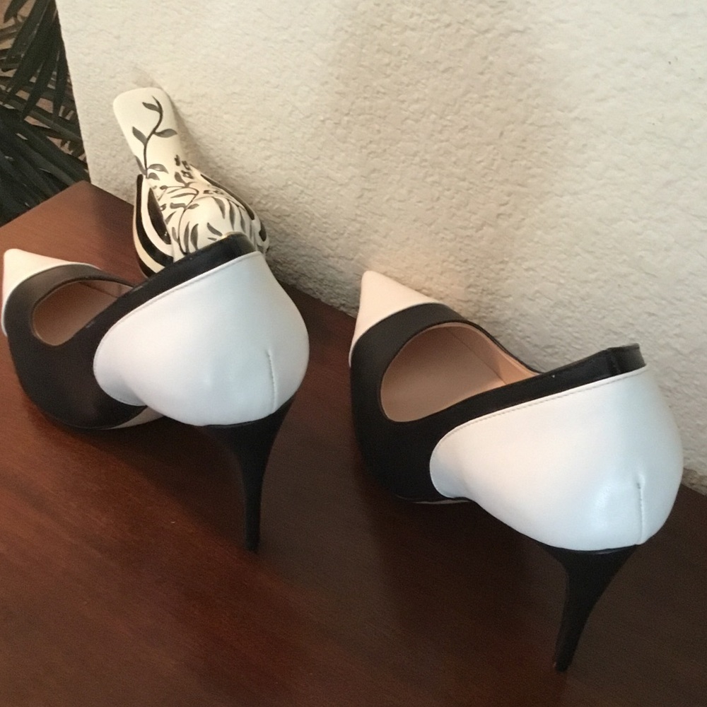 YDN Black and White Pointed Heels (NWOT)🌹 - Picture 6 of 6